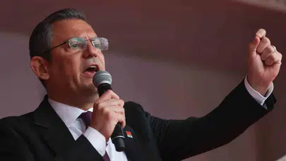 Özgür Özel parti isminden vazgeçti