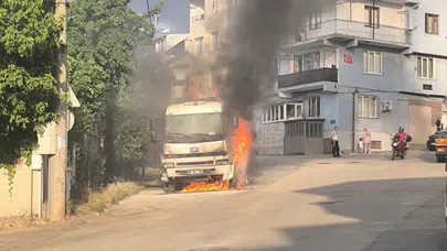 Bursa'da park halindeki kamyon alevlere teslim oldu
