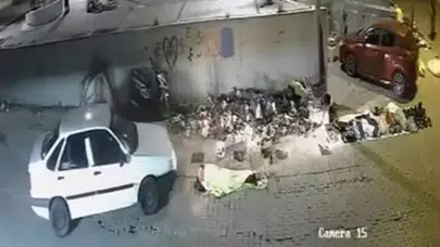 İzmir'de bir sürücü otomobille kaldırımda uyuyan adamın üzerinden geçti