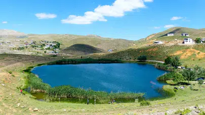 Dipsiz Göl'ün rengi sarıya döndü : Yağışlar sebep gösterildi