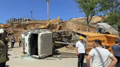 Beykoz'da hafriyat kamyonu devrildi : Sıkışan sürücüyü itfaiye kurtardı