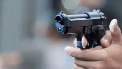 Mersin Tarsus'ta baba oğlu tarafından 3 kurşunla yaralandı