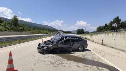 Kastamonu'da otomobil istinat duvarına çarptı : 2 yaralı