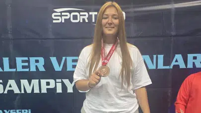 Manisali boksör Doğa Tezcan, Türkiye üçüncüsü oldu