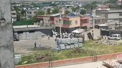 Diyarbakır'da silahlı, taşlı ve sopalı kavga : 3'ü çocuk 4 yaralı