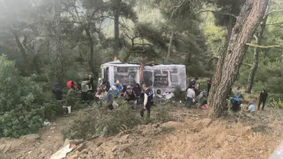 İzmir'de tarım işçilerini taşıyan midibüs devrildi : 22 kişi yaralandı