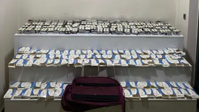 Elazığ'da narkotik operasyonu : Araçtan binlerce uyuşturucu hap çıktı, 2 kişi tutuklandı