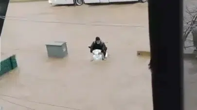 Kırşehir'de yaşlı adam sel sularına kapıldı : Vatandaşlar yardımına koştu
