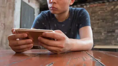 İngiltere 16 yaş altına sosyal medya yasağı getirmeye hazırlanıyor