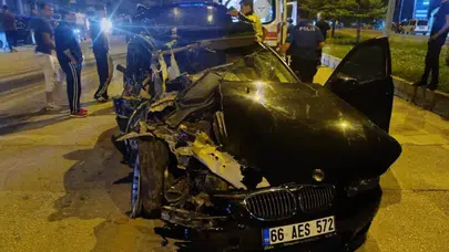 Yozgat'ta otomobil ile minibüs çarpıştı : 2 yaralı