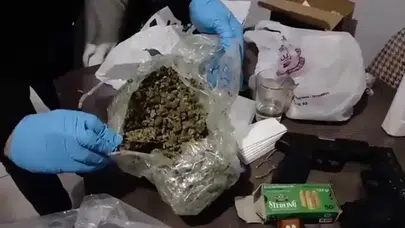 Kağıthane'de 'aile evi' görünümlü uyuşturucu zulasına baskın : Anne ve oğlu yakalandı