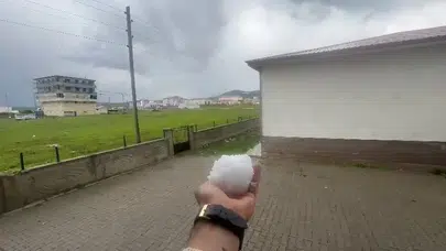 Erzurum Karayazı'da dolu yağışı etkili oldu