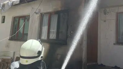 Eskişehir’de müstakil evin çatısında çıkan yangın söndürüldü