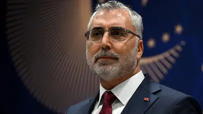 Bakan Işıkhan, Sudan Sosyal Refah Bakanı Adam ile bir arada