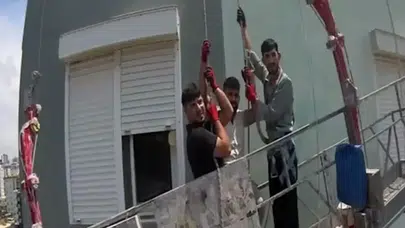 Mersin'de 10 katlı binanın dış cephe iskelesinde mahsur kalan 3 işçi kurtarıldı