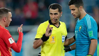 Dünya Kupası tarihinin en çok maç yöneten hakemi Ravshan Irmatov oldu