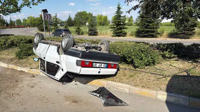 Eskişehir'de Tofaş takla atıp refüje devrildi :  2 yaralı