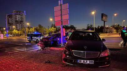 Kayseri'de iki otomobil çarpıştı, 1 kişi yaralandı