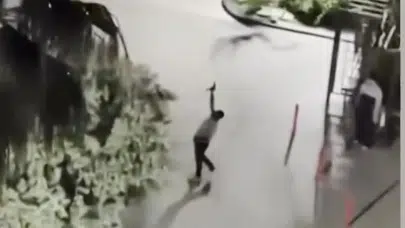 Komşusunun evine otomatik tabancayla ateş açtı