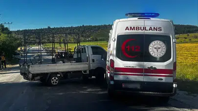 Bilecik Bozüyük'te kaza : Ambulans kamyonetle çarpıştı