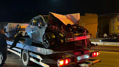 Bursa'da otomobil servise çarptı : 6 kişi yaralandı