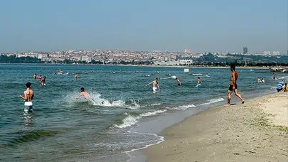 Antalya’da hava sıcaklığı 30 dereceyi aştı, vatandaşlar sahillere akın etti