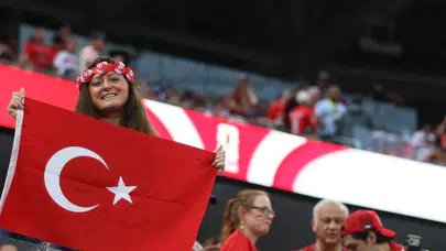 Türkiye-ABD maçını stadyumda 70 bin 492 taraftar izledi!