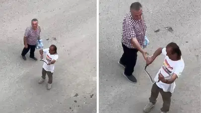 Sakarya’da şaşırtan müdahale : Evde dolaşan yılanı çıplak elle yakaladı