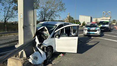 Afyonkarahisar'da bariyerlere çarpan otomobilde 4 kişi yaralandı