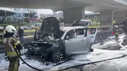 Üsküdar'da yangın : Araçta hasar oluştu
