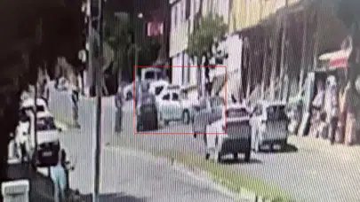 Büyükçekmece’de ehliyetsiz sürücü durağa daldı : Otobüs bekleyen vatandaş ağır yaralandı