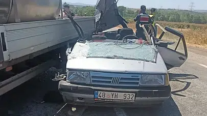 Çanakkale'de otomobil, kamyonete arkadan çarptı : 2'si ağır 4 yaralı
