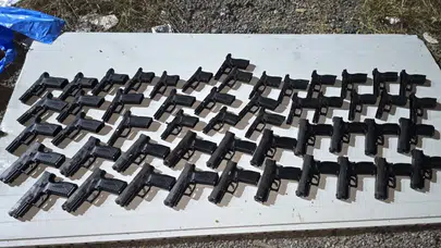 İstanbul'da kaçakçılık operasyonu : 20 silah ele geçirildi