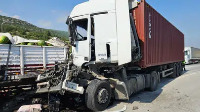 Adana'da iki tır çarpıştı : 1 sürücü yaralı