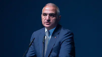 Bakan Ersoy, Antalya'da bir çiftin nikah şahidi oldu