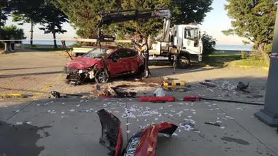 Kartal'da kaza : Otomobil takla attı, sürücü yaralandı