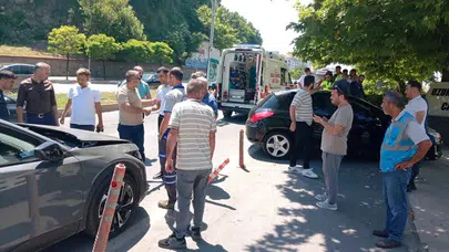Zonguldak'ta kontrolden çıkan araç, 3 otomobile çarpıp cami bahçesine girdi