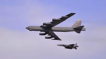 ABD'ye ait B-52 bombardıman uçağı düştü