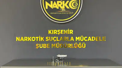 Kırşehir'de polis ekipleri ruhsatsız tabanca, şarjör ve fişek ele geçirdi