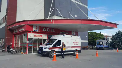 Konya Karapınar'da kamyonla minibüs çarpıştı : 4 kişi yaralandı