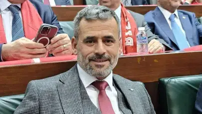 Afyonkarahisar’da belediye başkanına saldırı : Başkanın oğlu bıçaklandı