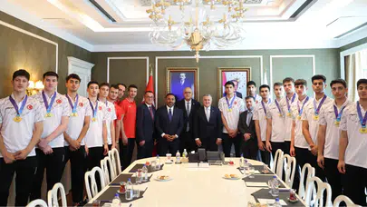 Bakan Bak : İstikrarlı başarılarla voleybol ülkesi haline geldik