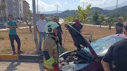 Hatay Yayladağı'nda iki otomobil çarpıştı : 6 yaralı