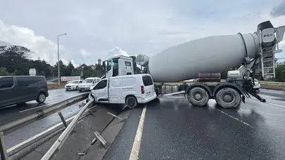 Arnavutköy'de beton mikseri ile hafif ticari araç çarpıştı