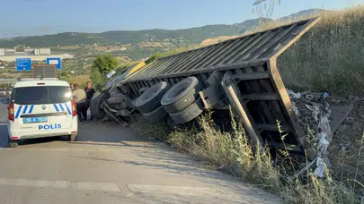 Samsun'da kamyonun freni boşaldı : Sürücünün hamlesi felaketi önledi