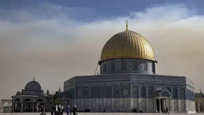 İsrailli yerleşimciler Mescid-i Aksa'ya baskın düzenledi