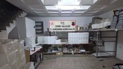 İzmir'de 2,5 milyon TL'lik kaçak alkol ve tütün operasyonu