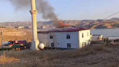 Batman'da bir caminin çatısında yangın çıktı