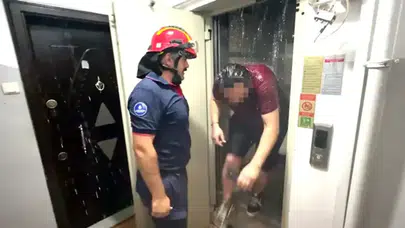 Avcılar'da su saatini söken şahıs binayı su basınca arızalanan asansörde mahsur kaldı