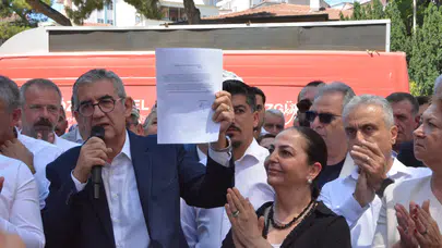 CHP Balıkesir İl Başkanı Erden Köybaşı ve 12 belediye başkanı istifa ederek Yeni Parti'ye geçti